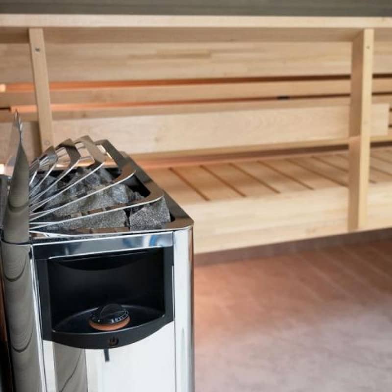 Електрична кам'янка Harvia The Wall SW60 6,0 kW сталева в інтер'єрі парної